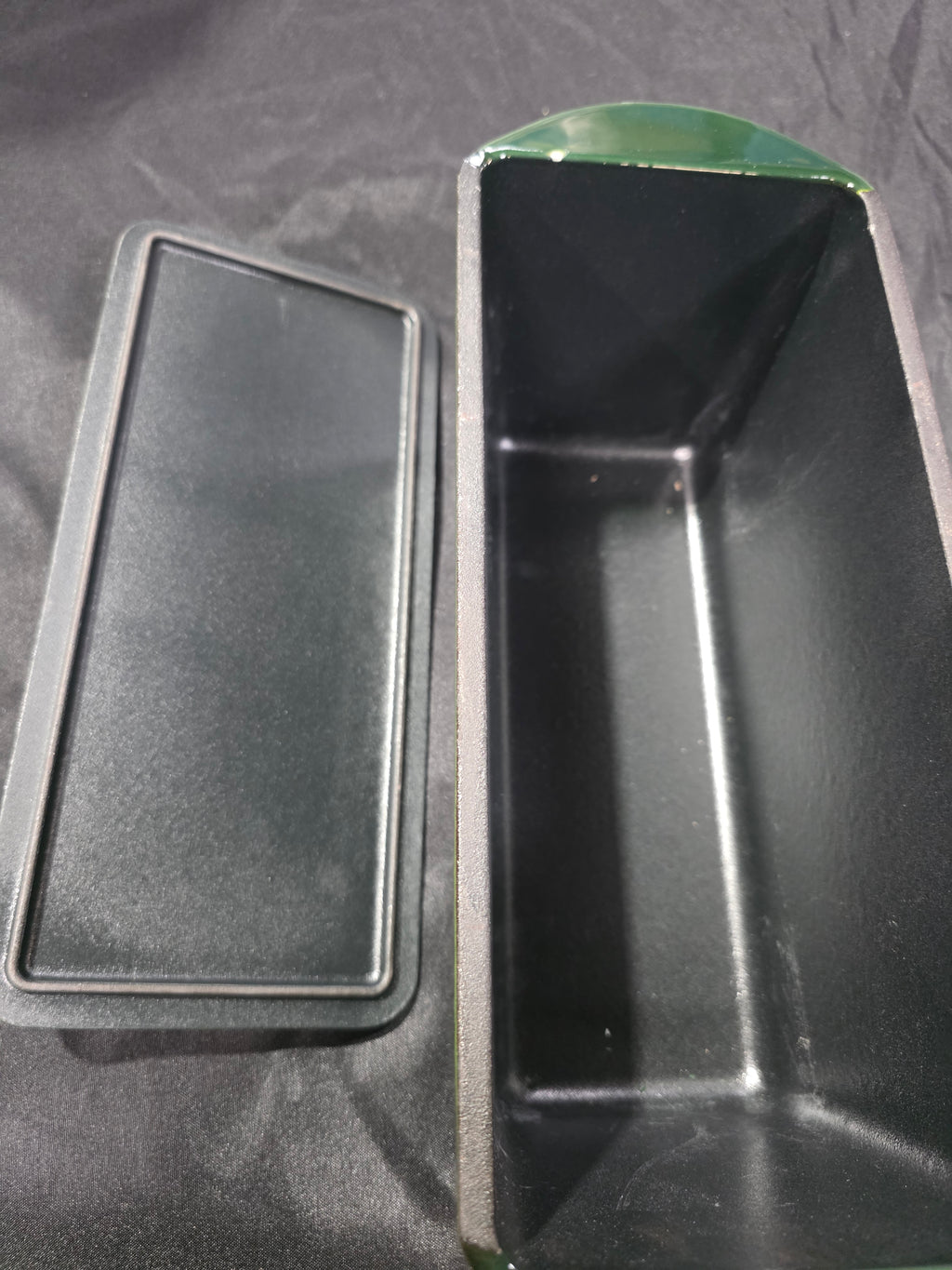 Navaris Bread Loaf Pan with Lid - Cast Iron Bread Baking Dish for Bulge Top or Flat Top Breads Meat Veg Meatloaf - Baking Tin 13-3/8" x 5-1/8" x 5-1/8" - Green - Retail $71.99