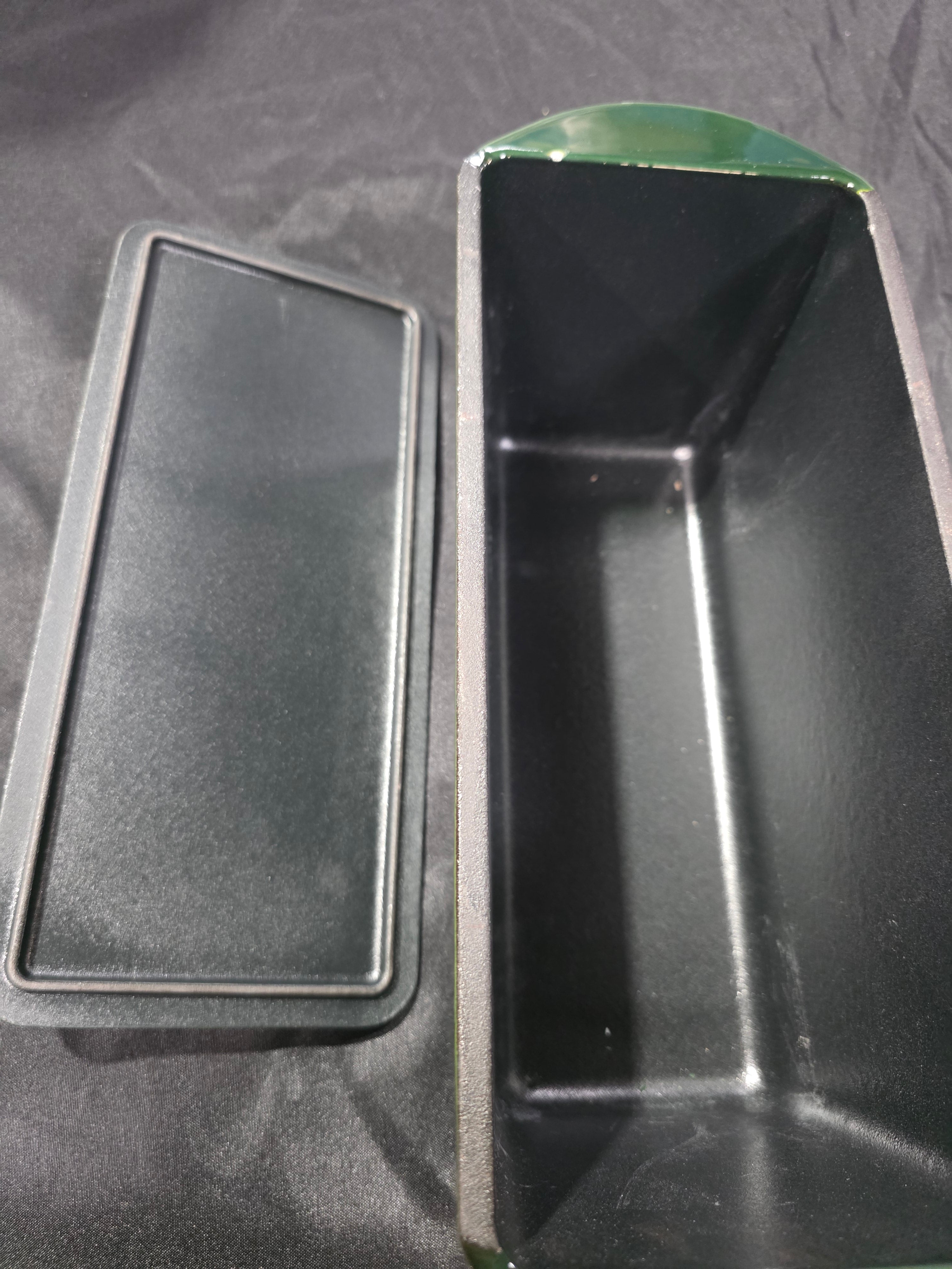 Navaris Bread Loaf Pan with Lid - Cast Iron Bread Baking Dish for Bulge Top or Flat Top Breads Meat Veg Meatloaf - Baking Tin 13-3/8" x 5-1/8" x 5-1/8" - Green - Retail $71.99
