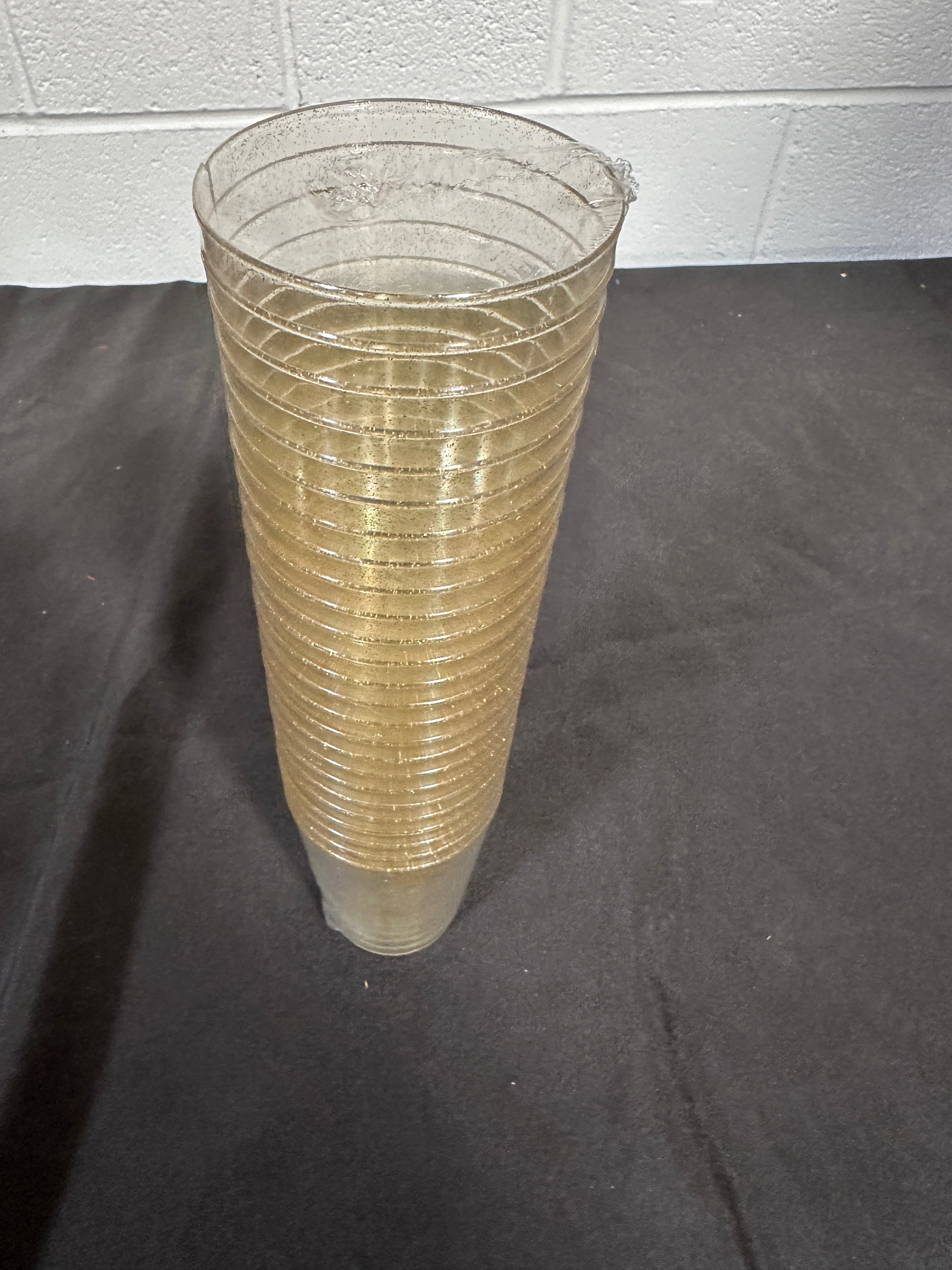 LESYAO 50Pcs 10 oz Glitter Plastic Cups for Party, Dazzling Cocktail Glasses for Wedding, Christmas, New Year Party disposable Gold Plastic Cups - Retail $33.99
