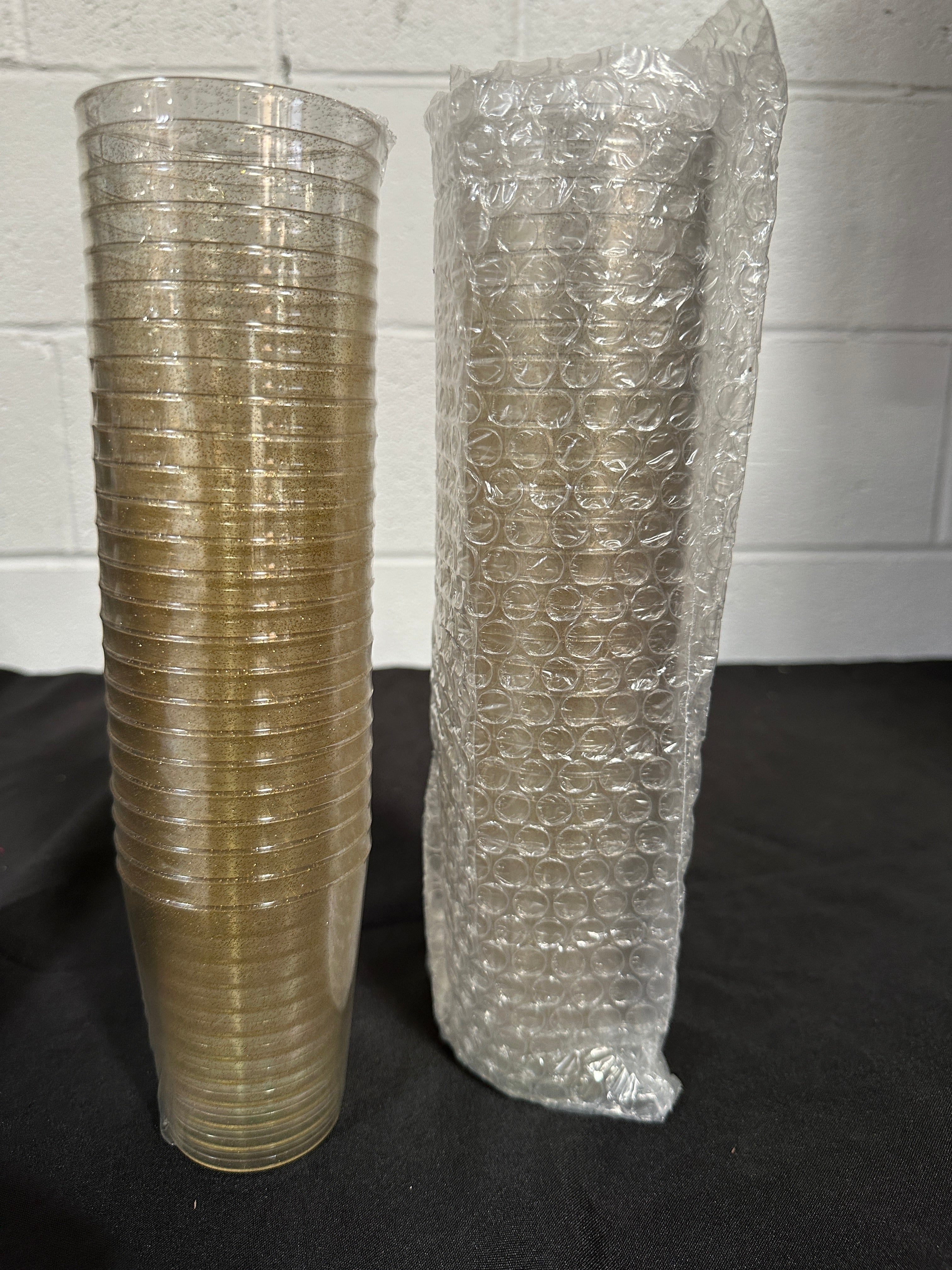 LESYAO 50Pcs 10 oz Glitter Plastic Cups for Party, Dazzling Cocktail Glasses for Wedding, Christmas, New Year Party disposable Gold Plastic Cups - Retail $33.99
